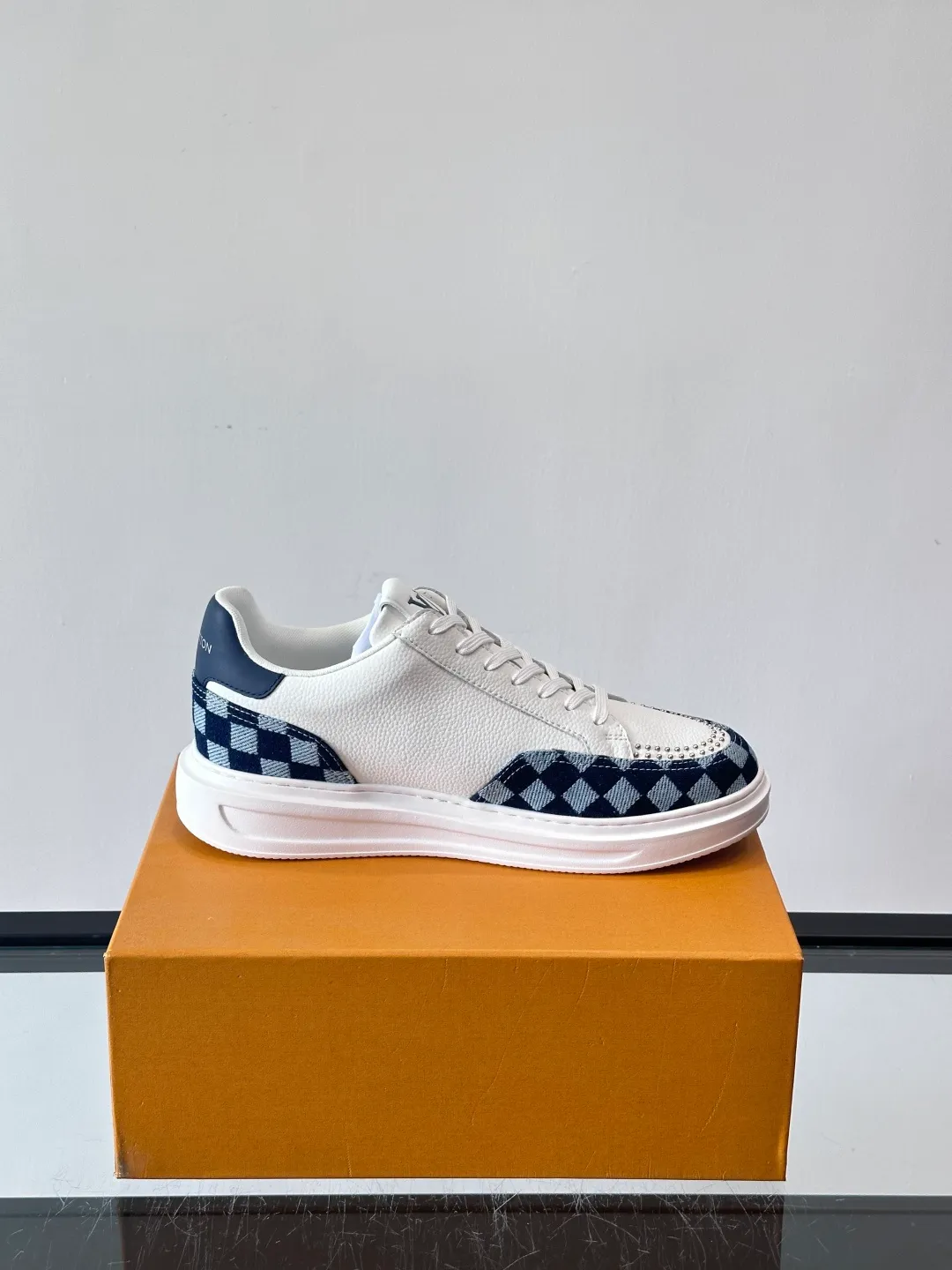 Men's shoes 💰p400 "＊OUIS ＊UITTO＊" new men's casual shoes, made of cowhide material, breathable and comfortable! The upper has the classic LV logo, and the sole is made of T men's shoes 💰pU material, which is wear-resistant and has strong grip. The blue and white color scheme + checkerboard details are fresh and have a street feel. It is very suitable for spring and summer. It can be easily used for daily commuting and leisure. It is very fashionable to wear with shorts, T-shirts or jeans. It is both fashionable and practical. size：38-44
